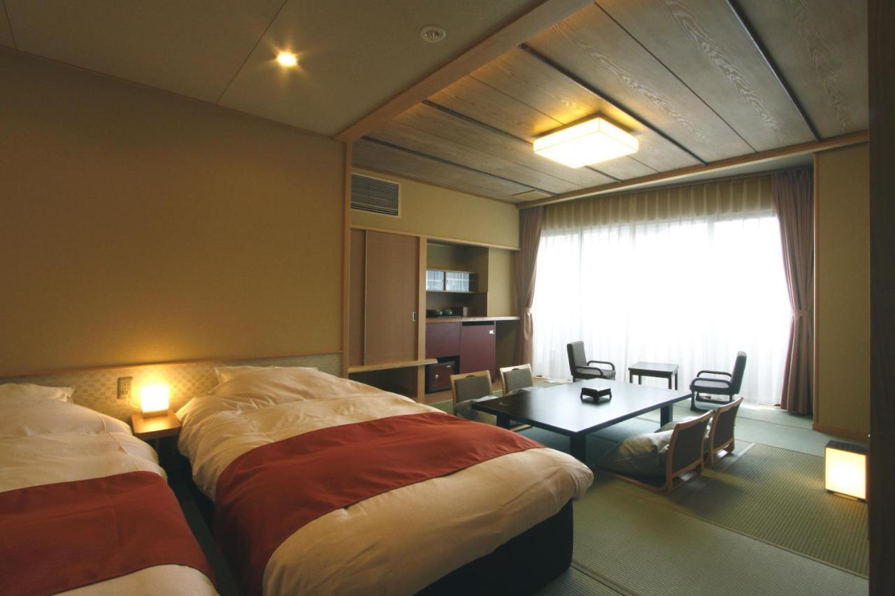 Atami Juraku Hotel Esterno foto
